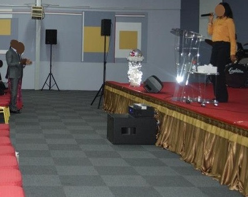 Impact Centre Chrétien ICC Cergy (France) : damier au sol